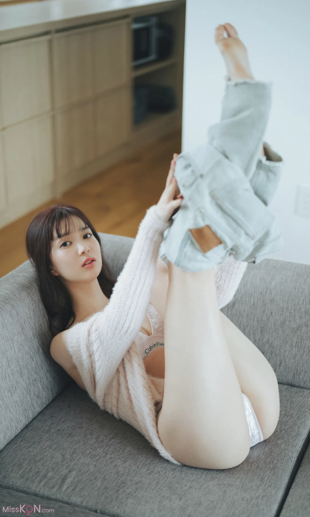 [JP] Riko Matsudaira (松平璃子): 【週プレ プラス！】アザーカットデジタル写真集 「バズる美脚、美尻。～prologue～」 (38 photos)