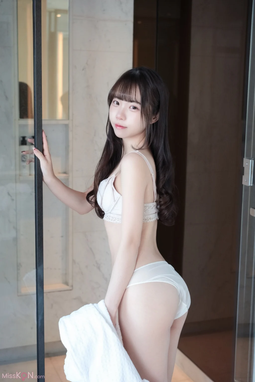 Coser@可可小白兔: 清純鄰居女孩的秘密 (63 photos)