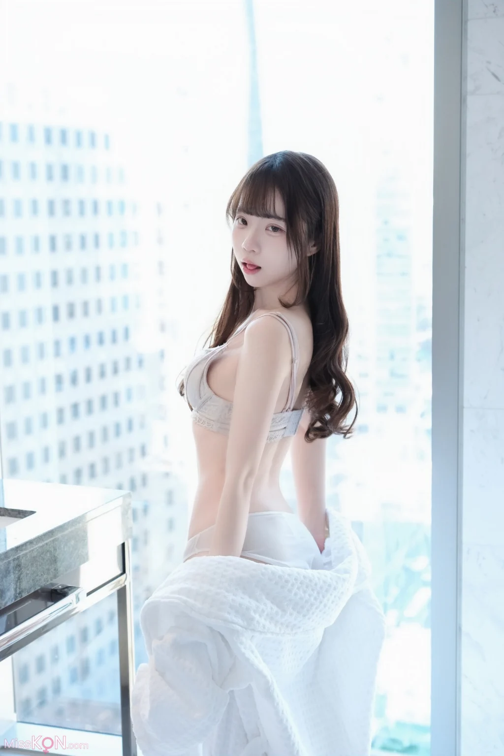 Coser@可可小白兔: 清純鄰居女孩的秘密 (63 photos)