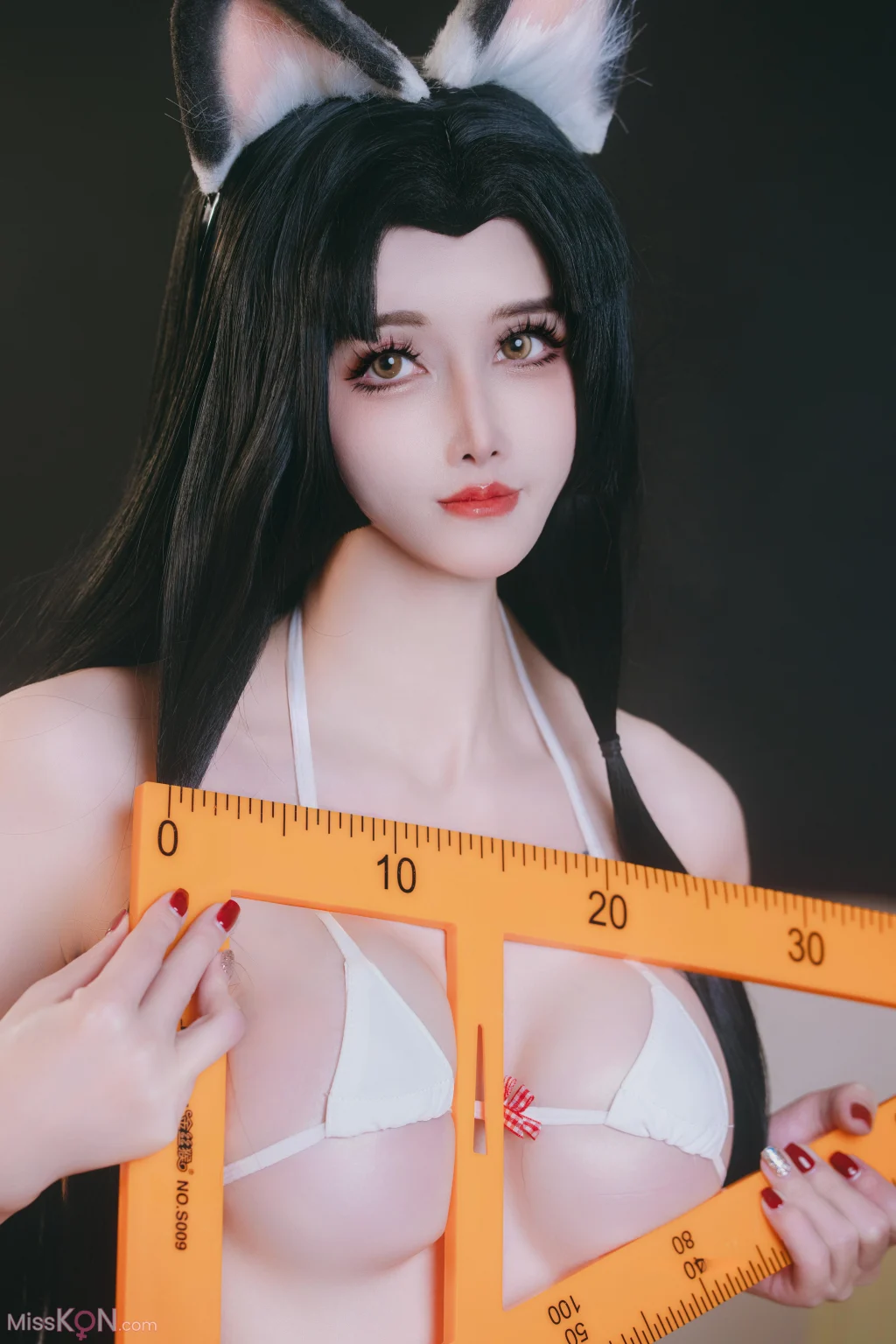 Coser@鹿八岁: 给胡桃的小小惩罚 (66 photos + 1 video) – Page 2