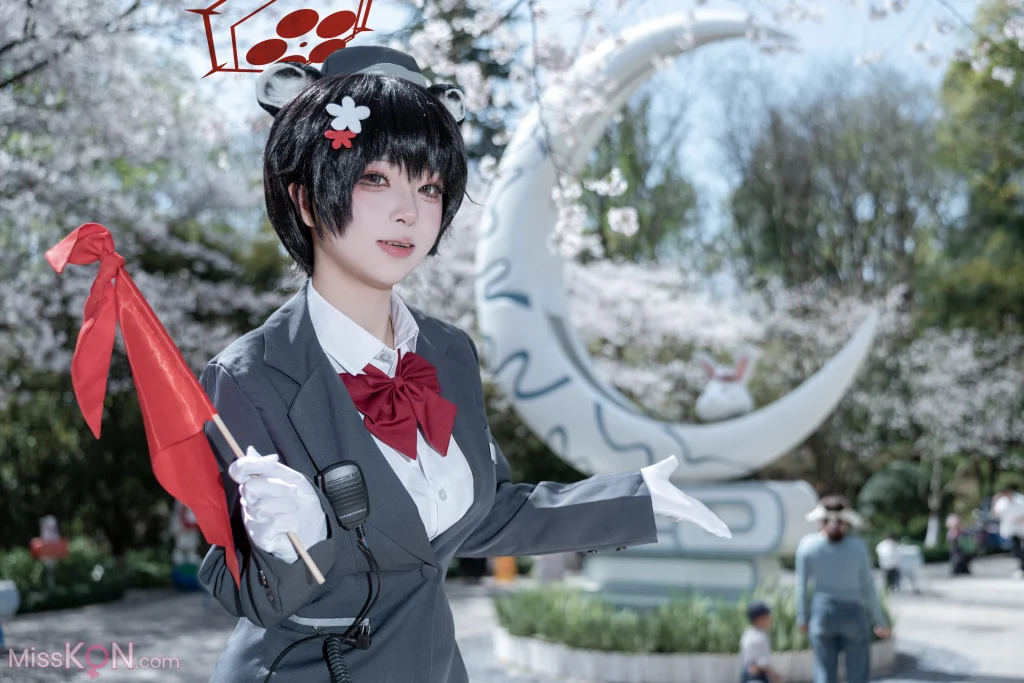 Coser@矢量鱼: 蔚蓝档案 椿 黑丝导游 (32 photos)