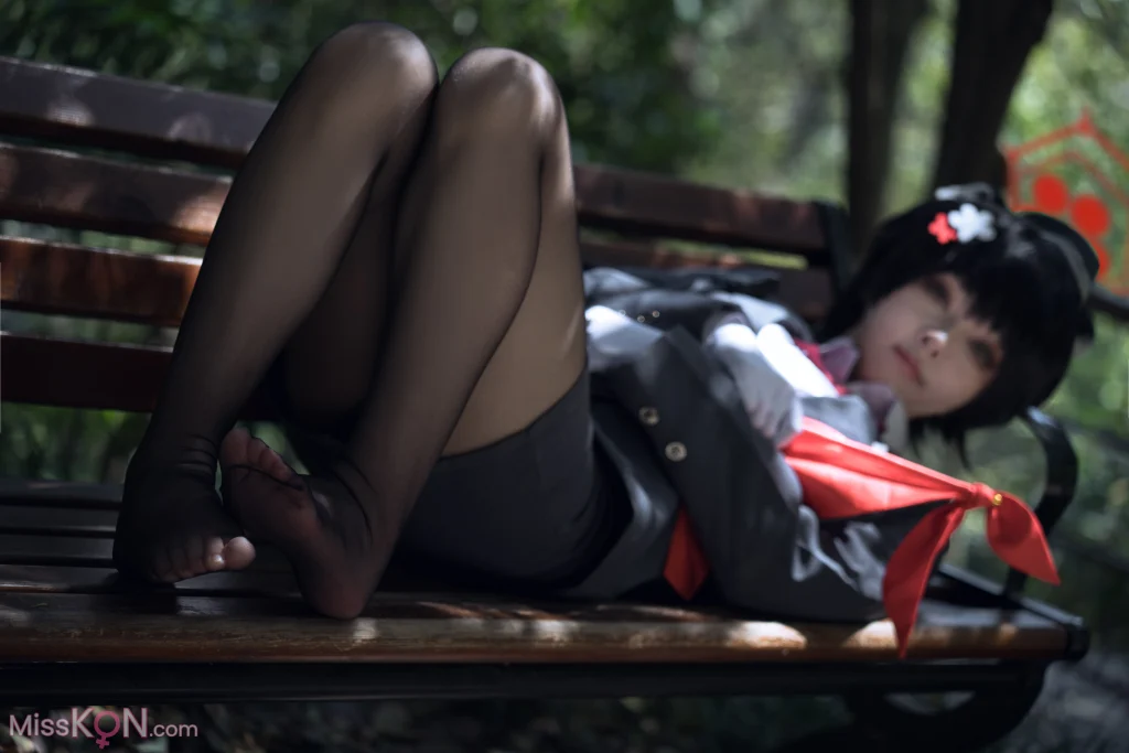 Coser@矢量鱼: 蔚蓝档案 椿 黑丝导游 (32 photos)