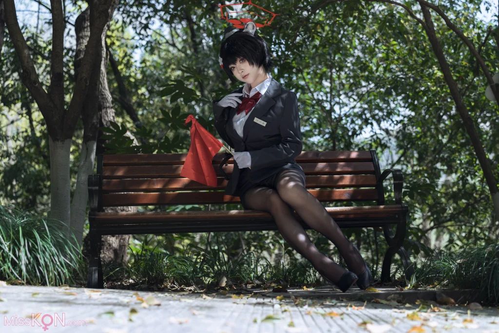 Coser@矢量鱼: 蔚蓝档案 椿 黑丝导游 (32 photos)