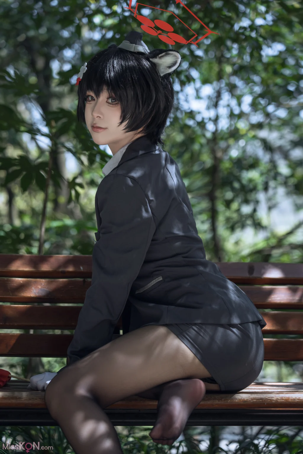 Coser@矢量鱼: 蔚蓝档案 椿 黑丝导游 (32 photos)