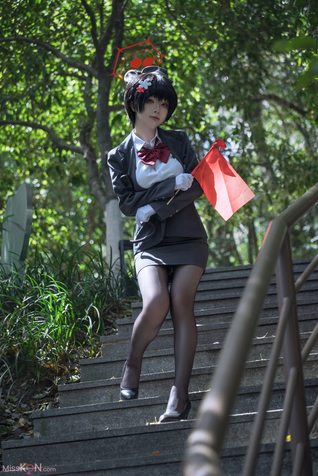 Coser@矢量鱼: 蔚蓝档案 椿 黑丝导游 (32 photos)