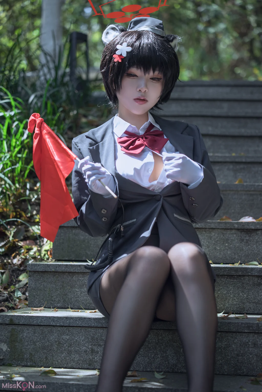 Coser@矢量鱼: 蔚蓝档案 椿 黑丝导游 (32 photos)