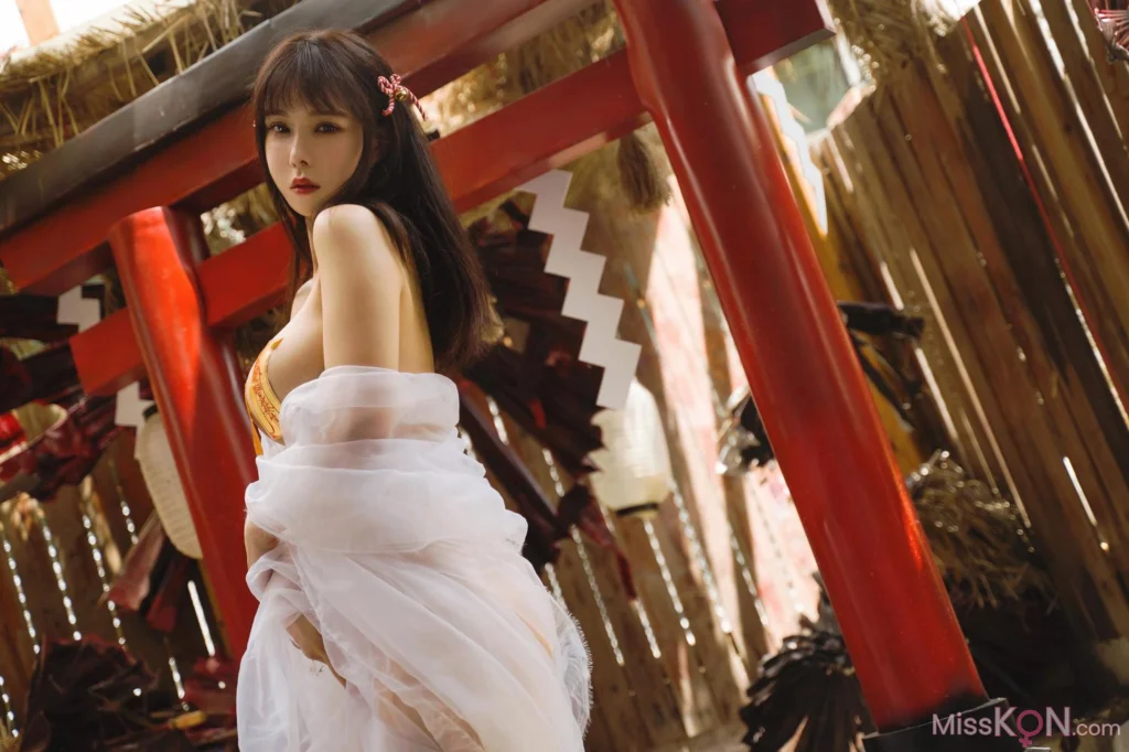 Coser@亚马逊鲶鱼: 神社符纸巫女 (96 photos)
