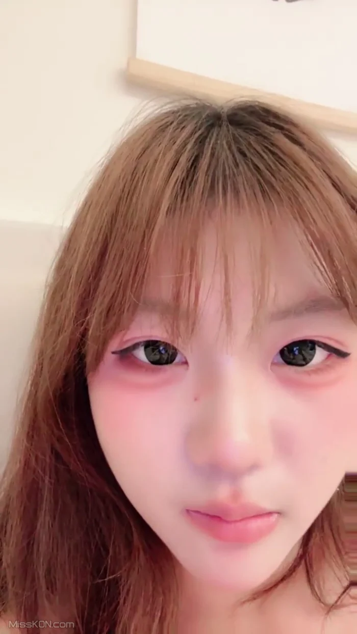[OtherXXX] 芭比: 极品校花 酒店约网友无套大秀 (35 photos + 4 videos)