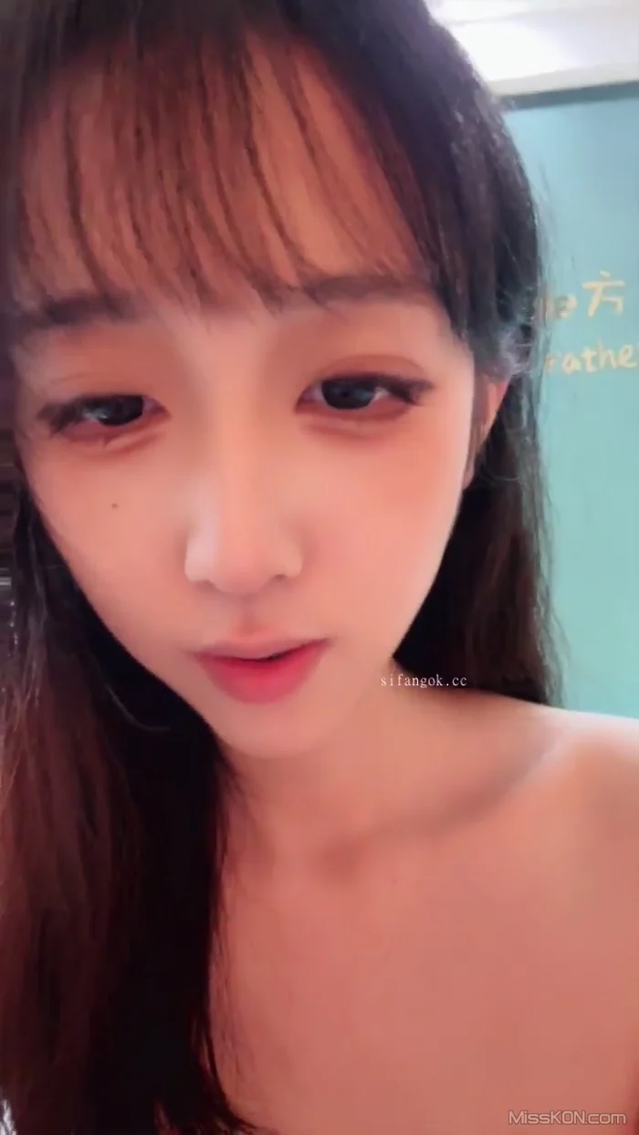[OtherXXX] 张宝宝: 超级漂亮 校花下海内射 (51 photos + 6 videos)