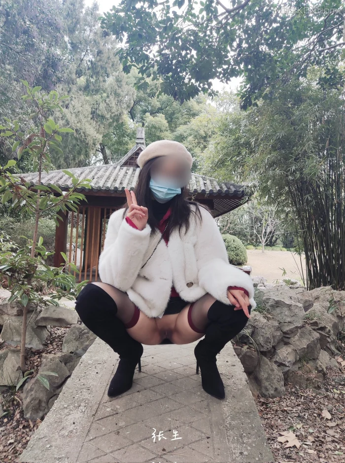 [OtherXXX] 张生: 淫妻大神分享娇妻 塞着跳蛋逛公园 (238 photos + 56 videos)