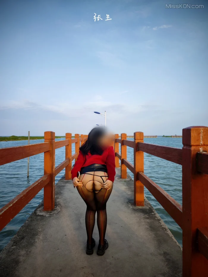 [OtherXXX] 张生: 淫妻大神分享娇妻 塞着跳蛋逛公园 (238 photos + 56 videos)