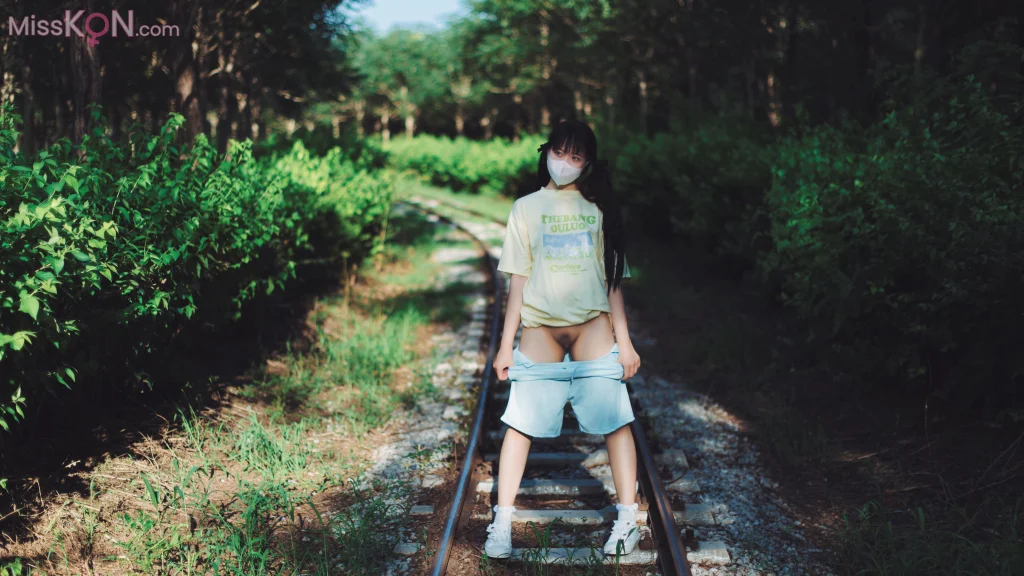[Private Photoshoot] 爱喝奶茶的兔子: 泡沫之夏8K露出日记 (53 photos)