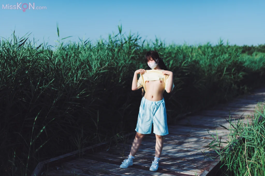 [Private Photoshoot] 爱喝奶茶的兔子: 泡沫之夏8K露出日记 (53 photos) – Page 2