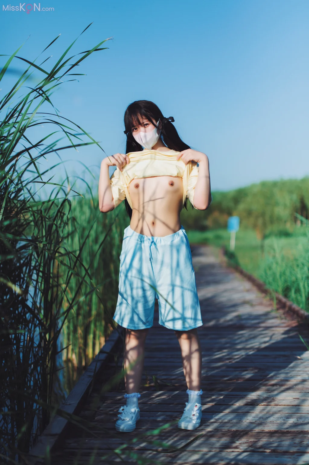 [Private Photoshoot] 爱喝奶茶的兔子: 泡沫之夏8K露出日记 (53 photos) – Page 2