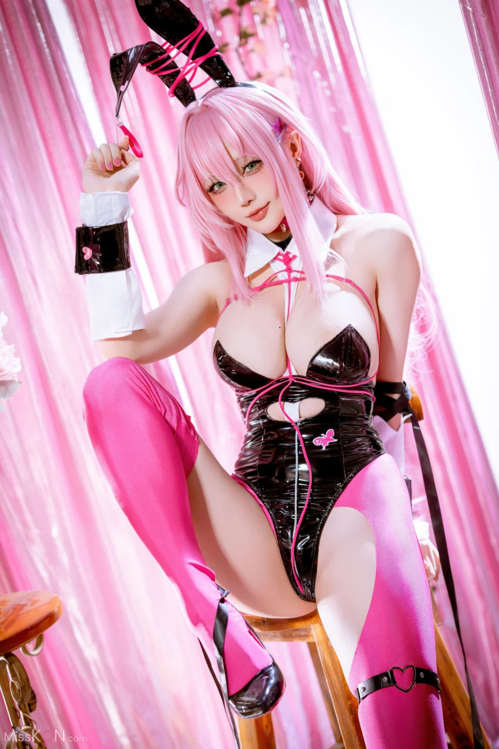 Coser@星之迟迟Hoshilily: 2026年04月计划 胜利女神:妮姬 薇尔维特 兔女郎 (48 photos)