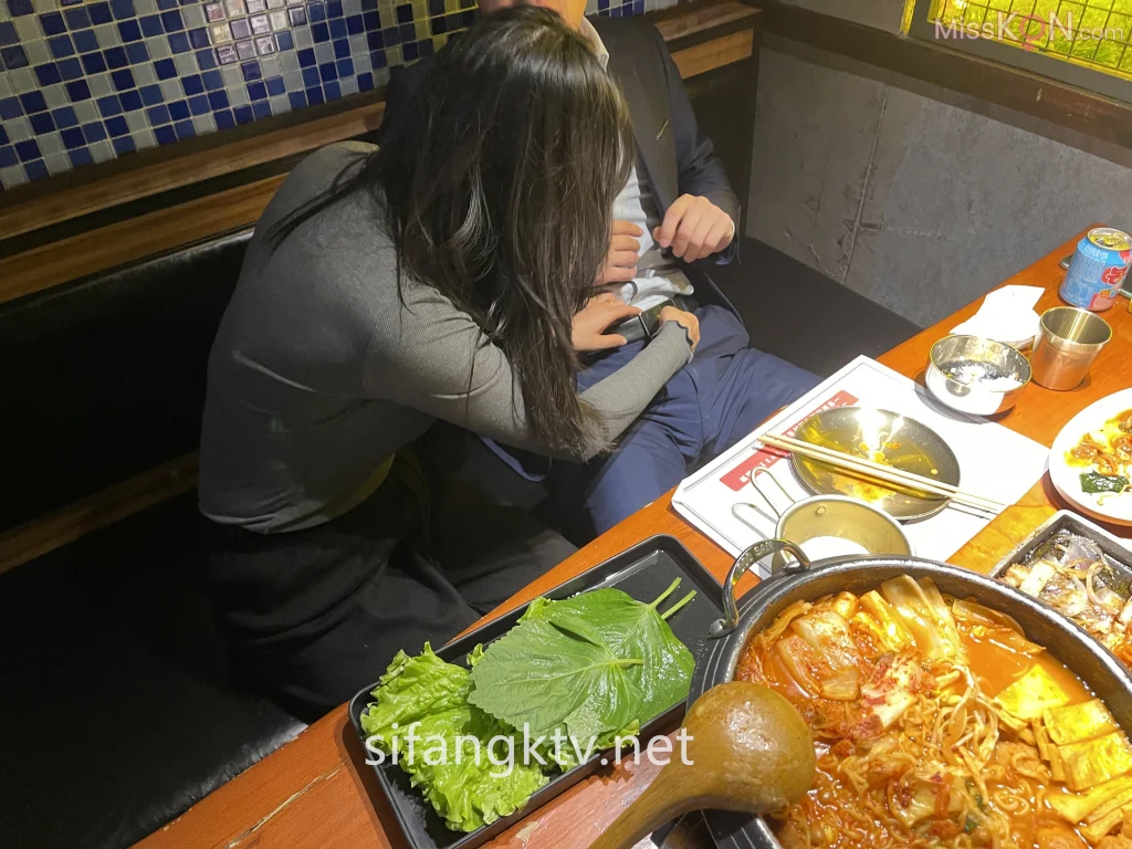 [OtherXXX] 小可爱: 绿帽癖NTR夫妻 旅拍露出 (195 photos + 15 videos)